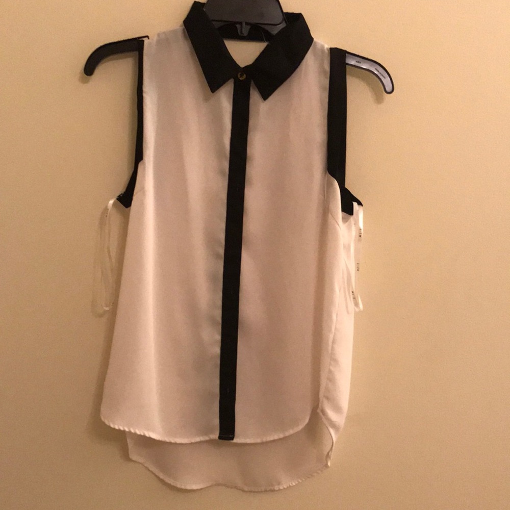 Button down blouse sleeveless